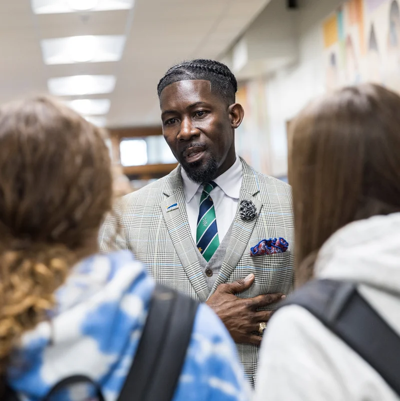 Des Moines Schools Superintendent Ian Roberts Detained by ICE, Officials Say
