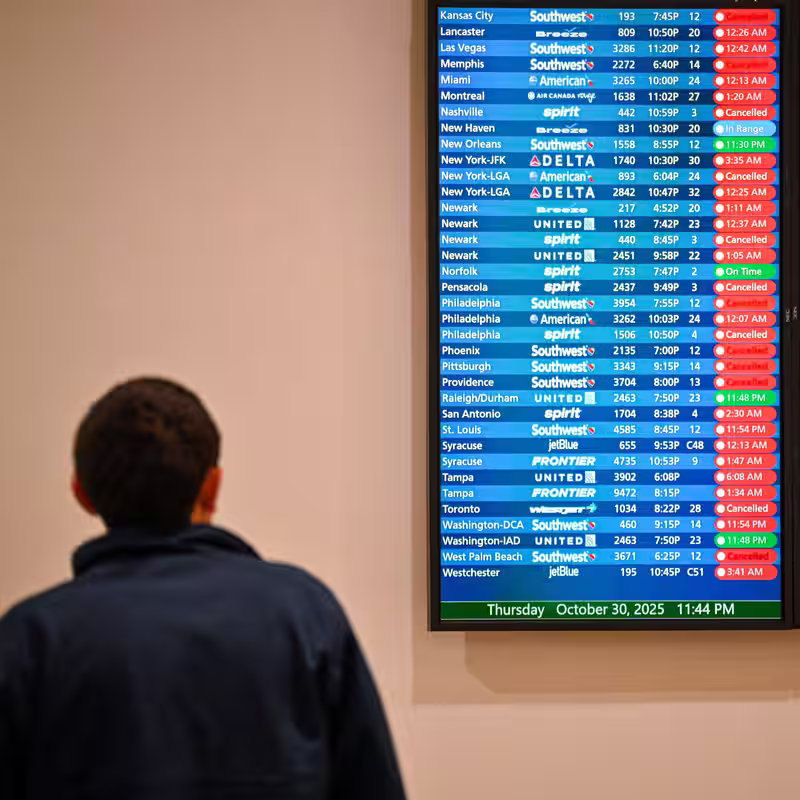 Staff Shortages at 35 Air Traffic Control Sites Disrupt Travel as Controllers’ Union Backs G.O.P. Plan to End Shutdown